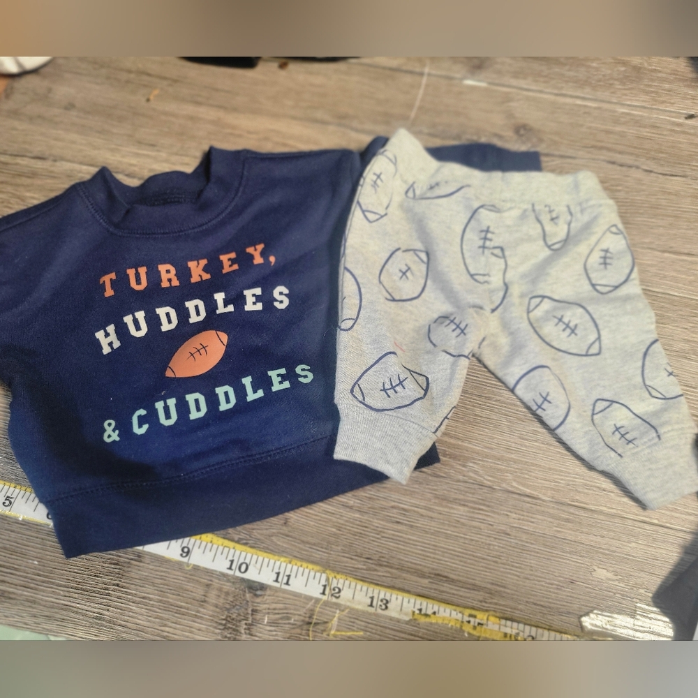 Carters NWOT 2 PC Gray‎ Football Print Baby Outfit Size Newbown